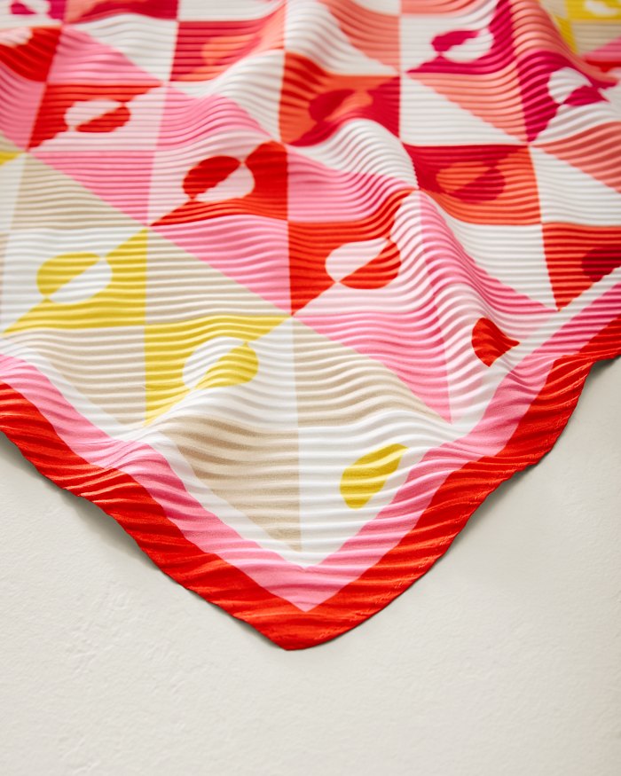 Mosaic Geo Pleated Diamond Scarf