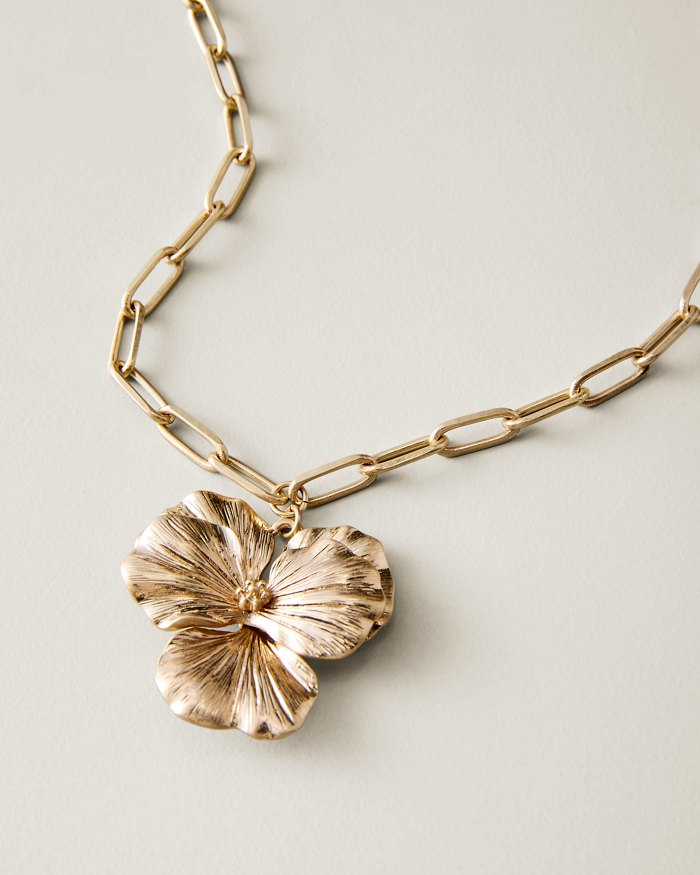 Flora Isles Flower Pendant Necklace